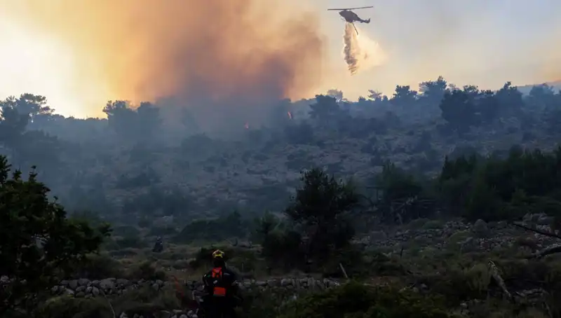 Eğriboz Adası’nda Korkutan Orman Yangını: İki Köy Tahliye Edildi!