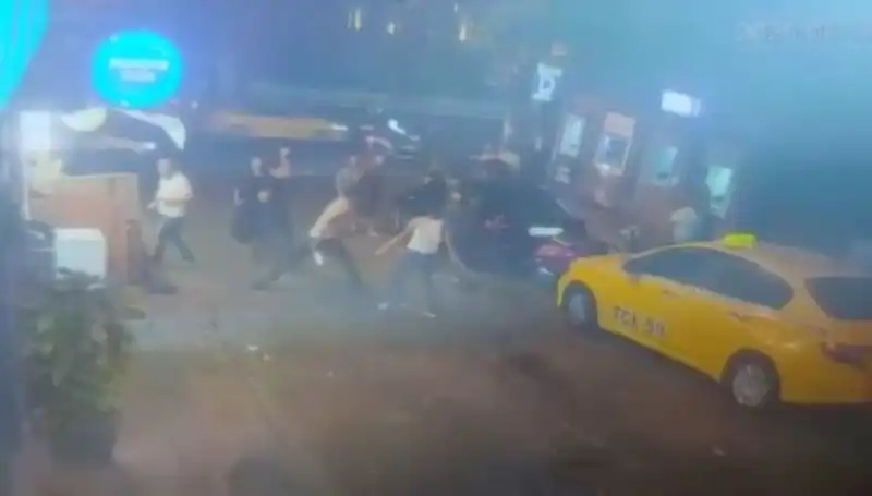 Beyoğlu'nda Korkunç Kavga: Laf Atma Tartışması Kanlı Bitti