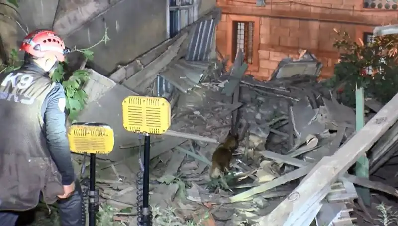 İstanbul'da Deprem Sonrası Bina Çöktü: Tüm Detaylar Ortaya Çıktı