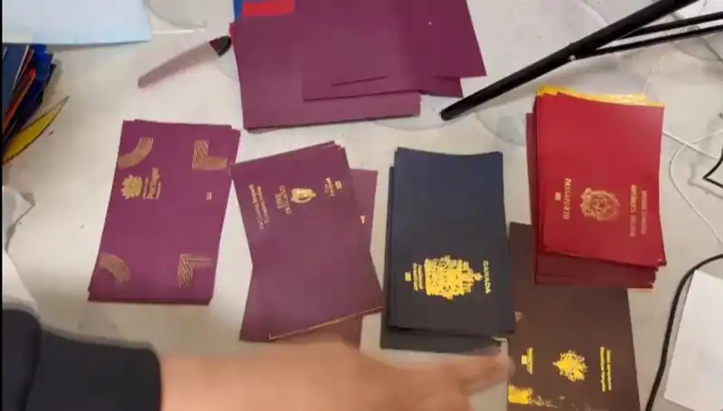 Sahte Kimlik ve Pasaport Çetelerine Dev Operasyon: Yüzlerce Gözaltı!