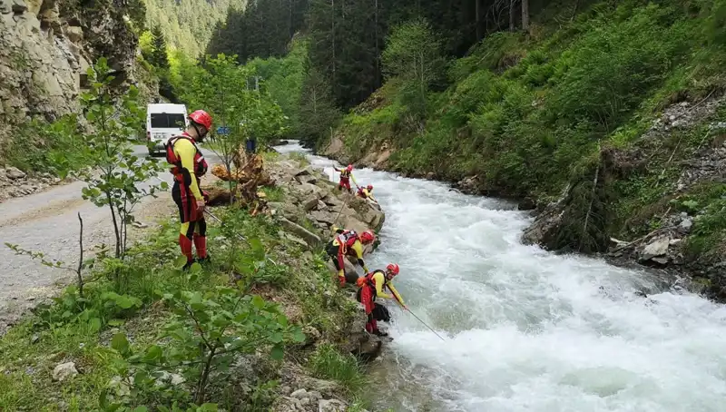 Trabzon'da Dereye Düşen Çocuk İçin Arama Çalışmaları Başladı