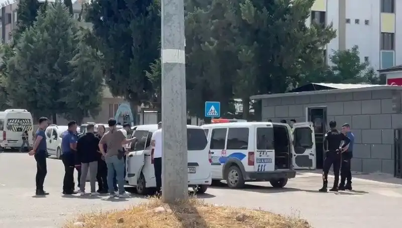 Adliye Önünde Sıcak Saatler: İki Aile Arasında Kavga, 5 Yaralı ve 7 Gözaltı