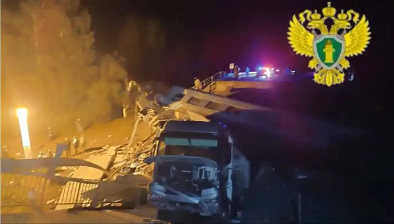 Rusya'da Feci Kaza: Tren Üzerine Çöken Köprüde Can Kaybı ve Yaralılar