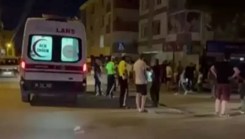 Alkollü Sürücü Yayaları Kamyonetiyle Ezerek Korku Dolu Bir An Yaşattı