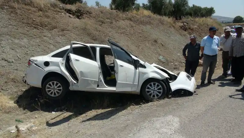Kilis'te Feci Kaza: İki Otomobil Çarpıştı, Yaralılar Hastaneye Kaldırıldı