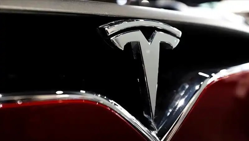 Tesla'da Kaos: Ucuz Model Tartışmaları ve FSD Beklentileri!