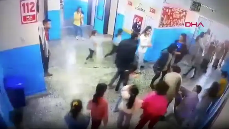 Bayılan Öğrenciyi Müdür Yardımcısı Kurtardı: Dramaya Dönüşen Olay