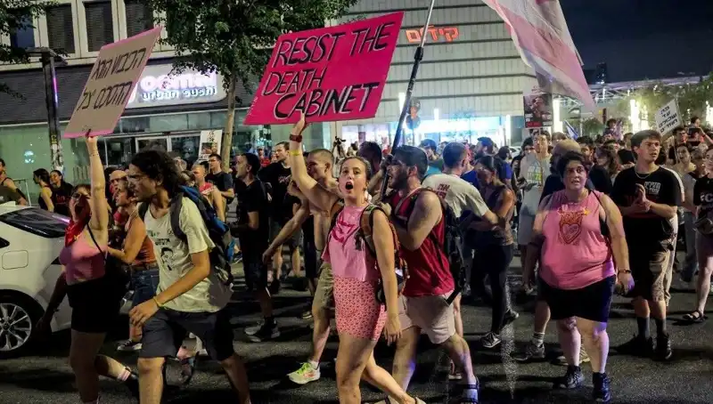 Tel Aviv’de On Binler, Netanyahu'ya Karşı Güçlü Bir İsyan Başlattı
