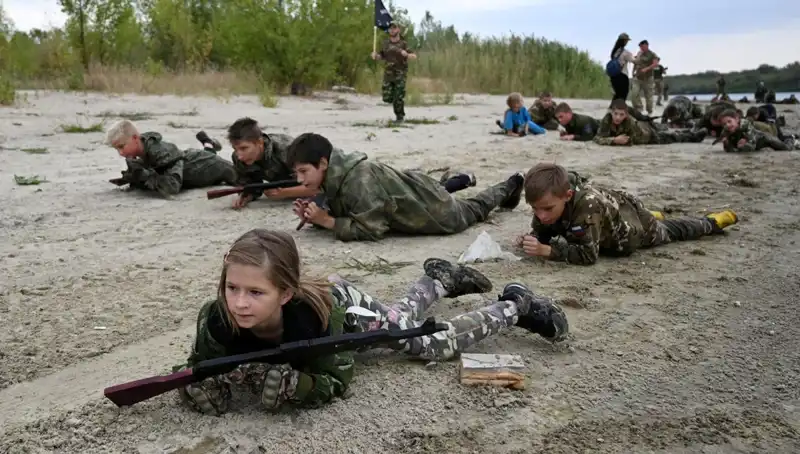 8 Yaşındaki Çocuklar Rusya'da Askeri Eğitime Alındı, Şok Edici Hikayeler Duyuruldu