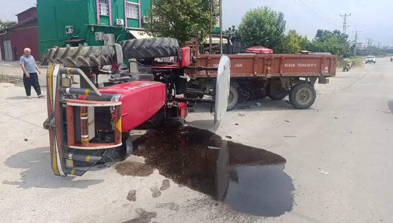 Otomobille Çarpışan Traktör Devrildi: Kaza Anı Şok Etkisi Yarattı