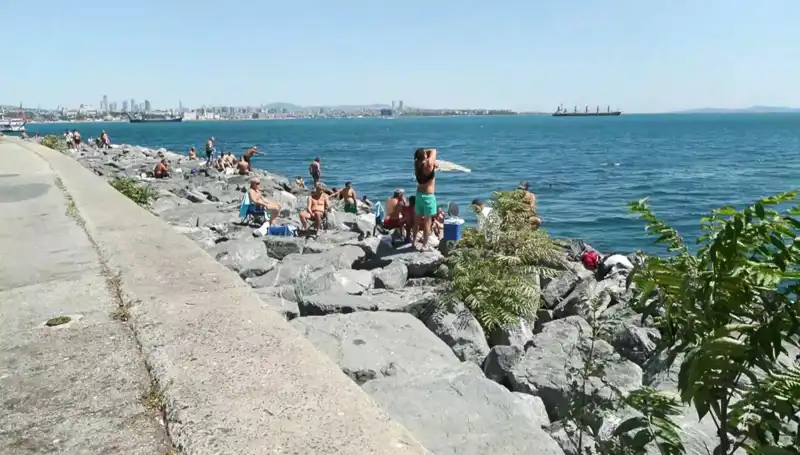 İstanbul’un Güneşi Yeniden Doğdu: Sahiller Dolduruldu