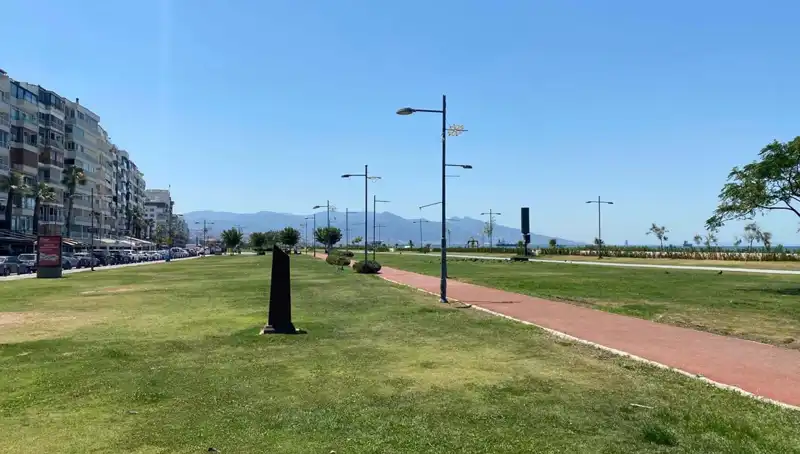 İzmir’de Sıcaklık Rekoru: Kordon Sahili Hayalet Şehre Döndü!