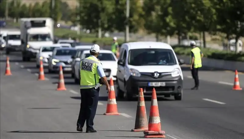 Tüneli Kapatan Konvoy, Şehirde Gözleri Üzerine Çekti