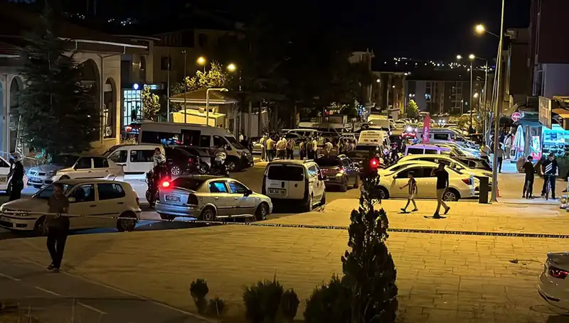 İki Ailenin Kavgası: Sokakta Kanlı Çatışma!