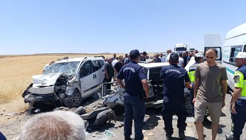 Hayat Kayan Kaza: Otomobil ve Hafif Ticari Araç Çarpıştı, 4 Ölü, 1 Yaralı!