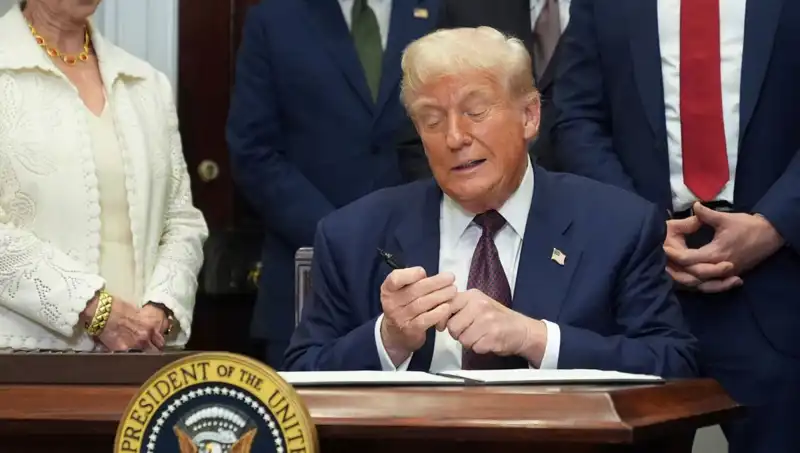 Trump, Beyaz Saray’ı Yenilemek İçin Milyonlar Harcıyor: Detaylar Şaşırtıyor!