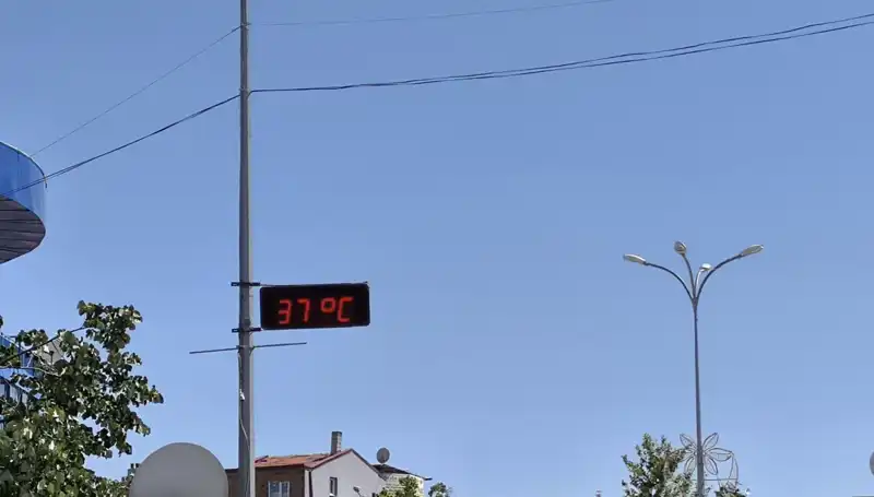 Yazın Ortasında Sıcaklık Rekorları: Bir İlçede Termometreler 38 Dereceyi Geçti