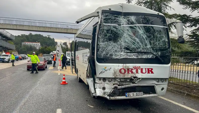 Uşak’ta İki İşçi Servisi Çarpıştı: Korkunç Kaza ve Yaralılar
