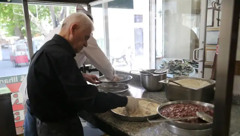 60 Yıllık Tecrübe ile Ciğer Ustası: Geleneksel Lezzetlerin Sırrı
