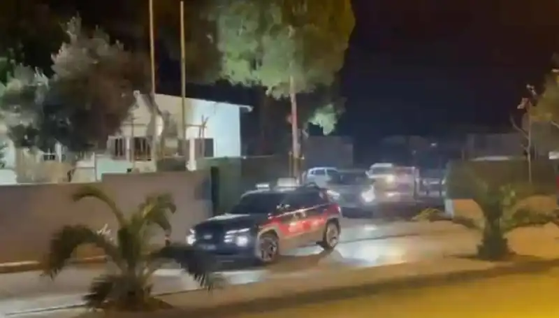 İzmir Polisi, 24 Saat Süren Operasyonda 141 Hükümlüyü Yakaladı