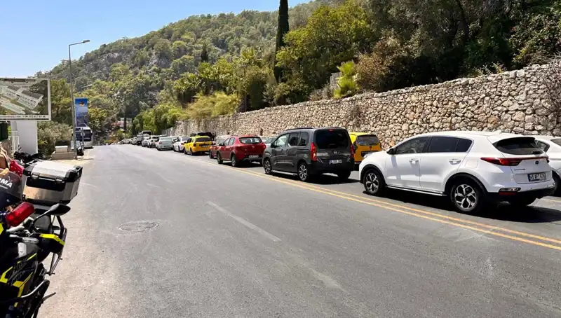 Fethiye-Ölüdeniz Yolunda Tatilci Yoğunluğu: Üç Kilometrelik Kuyruklar Oluştu