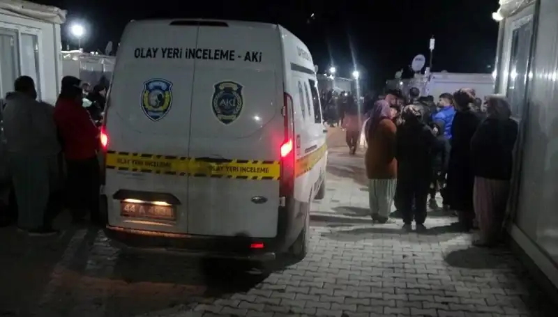 Husumetliler Arasındaki Silahlı Kavga Sokakları Kan Gölüne Döndürdü