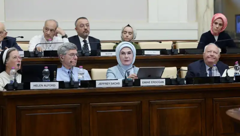Emine Erdoğan, Vatikan'da "Dünya 5'ten Büyüktür" Vurgusu Yaptı!