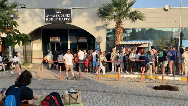 Bayramda Midilli Adası'na Akın: Tatilcilerin Gözdesi Oldu