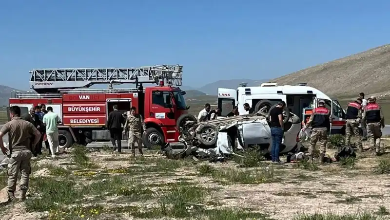 Van'da Feci Trafik Kazası: Dört Can Gitti, İki Yaralı Var