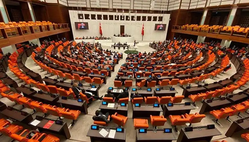Emekli İkramiyesini 4 Bin TL'ye Çıkaracak Teklif TBMM'de İlerliyor
