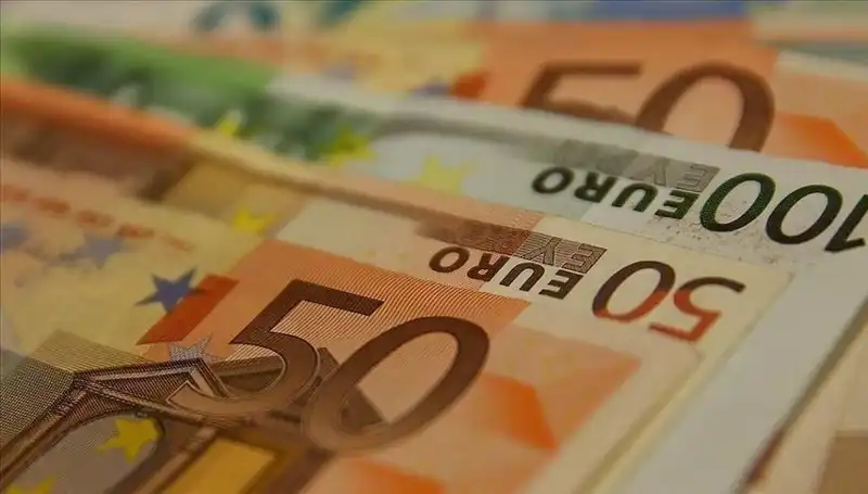 Euro, Tarihi Zirveden Sonra Düşüşe Geçti: Nedenleri ve Sonuçları