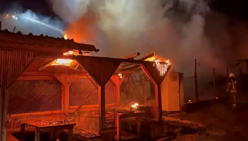 Şile'de Altı Gözleme Restoranı Alev Alev Yandı: Sıra Dışı Yangın Akşamı