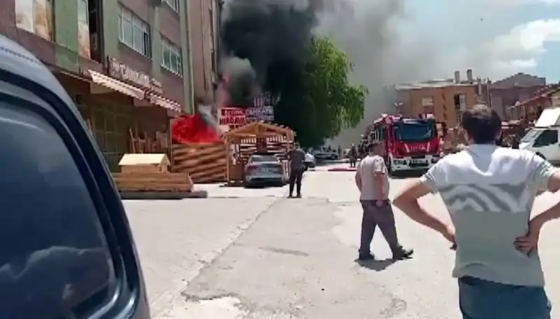 Ankara Merkezdeki Yangın: İş Yerleri Alev Alev Yandı