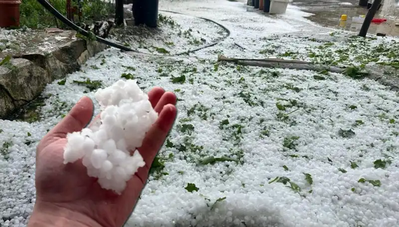 Haziran Ayında Dolu Yağışı: Sokaklar Beyaza Büründü!